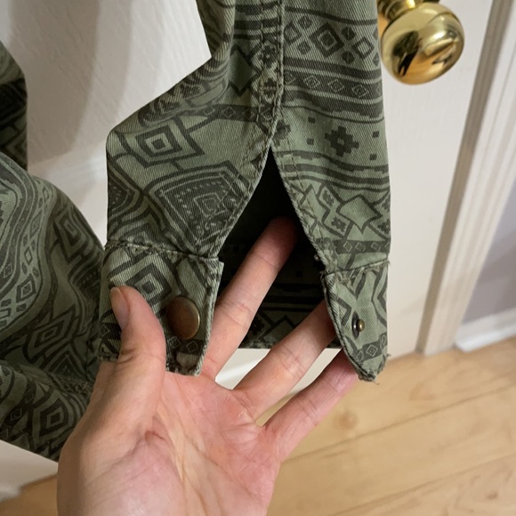 Forever 21 Tribal Print Army Green Jacket - Picture 6 of 7